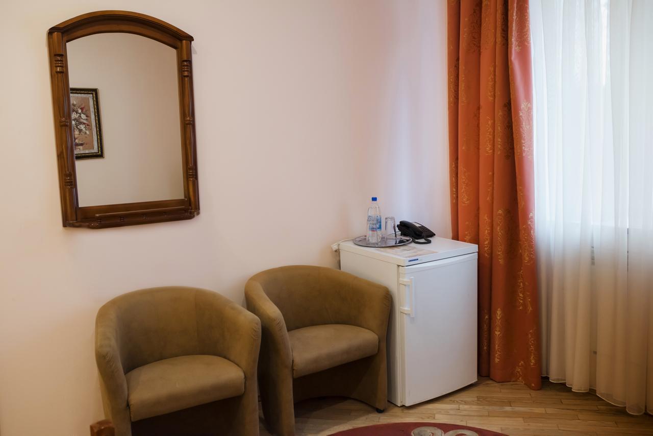 Motel Okolytsya Riwne Exterior foto